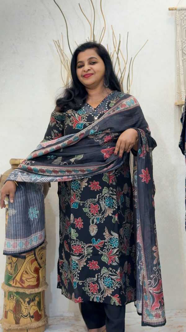 KURTI THREE PIECE SET